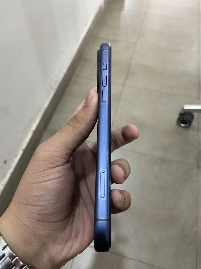 Apple iPhone 17 Pro Max 4
