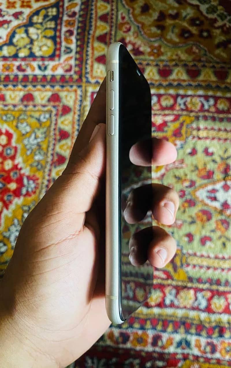Apple iPhone 11 3