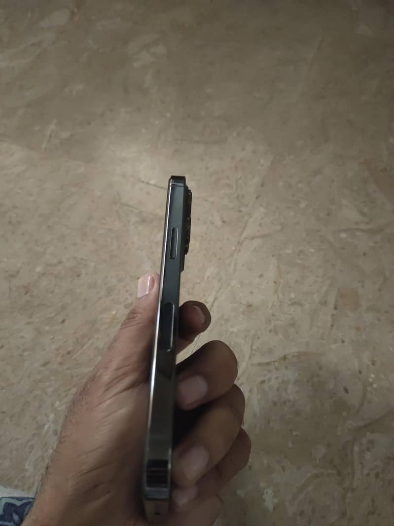 Apple iPhone 13 Pro 2