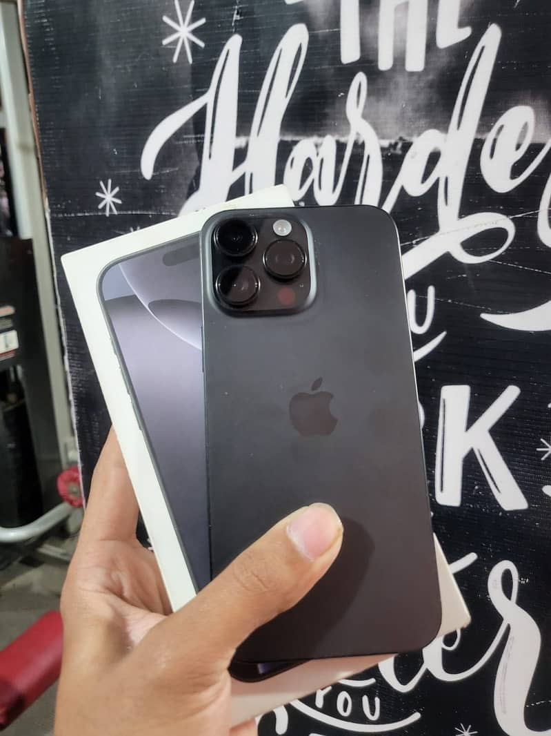 Apple iPhone 16 Pro Max 0