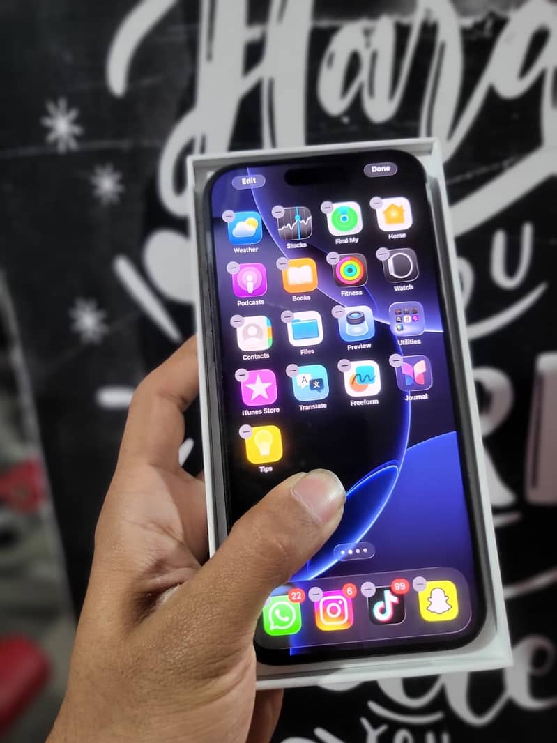 Apple iPhone 16 Pro Max 1