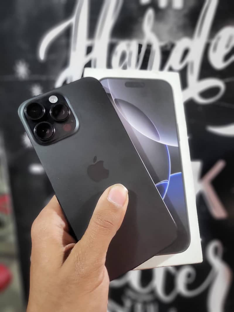Apple iPhone 16 Pro Max 2