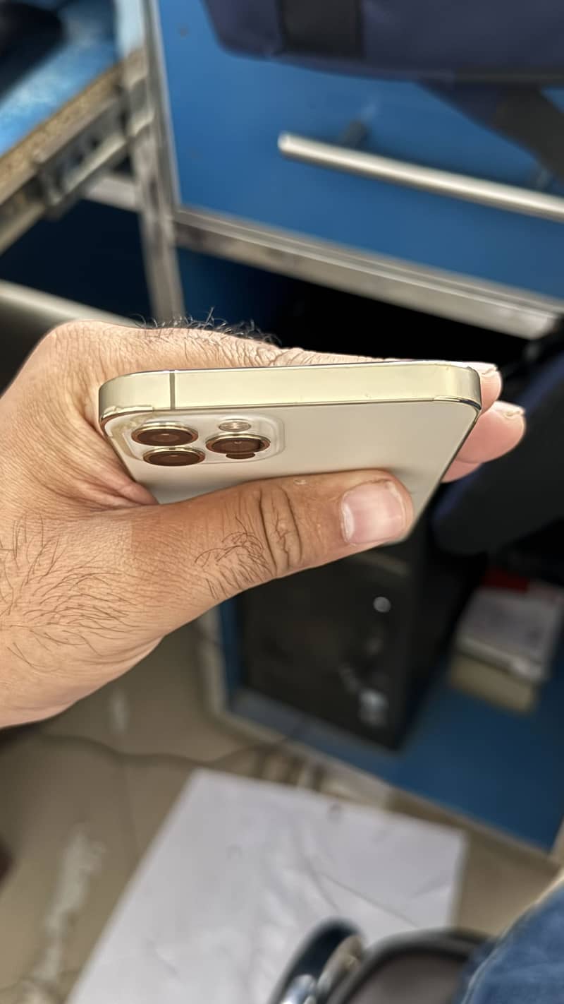 Apple iPhone 12 Pro 3