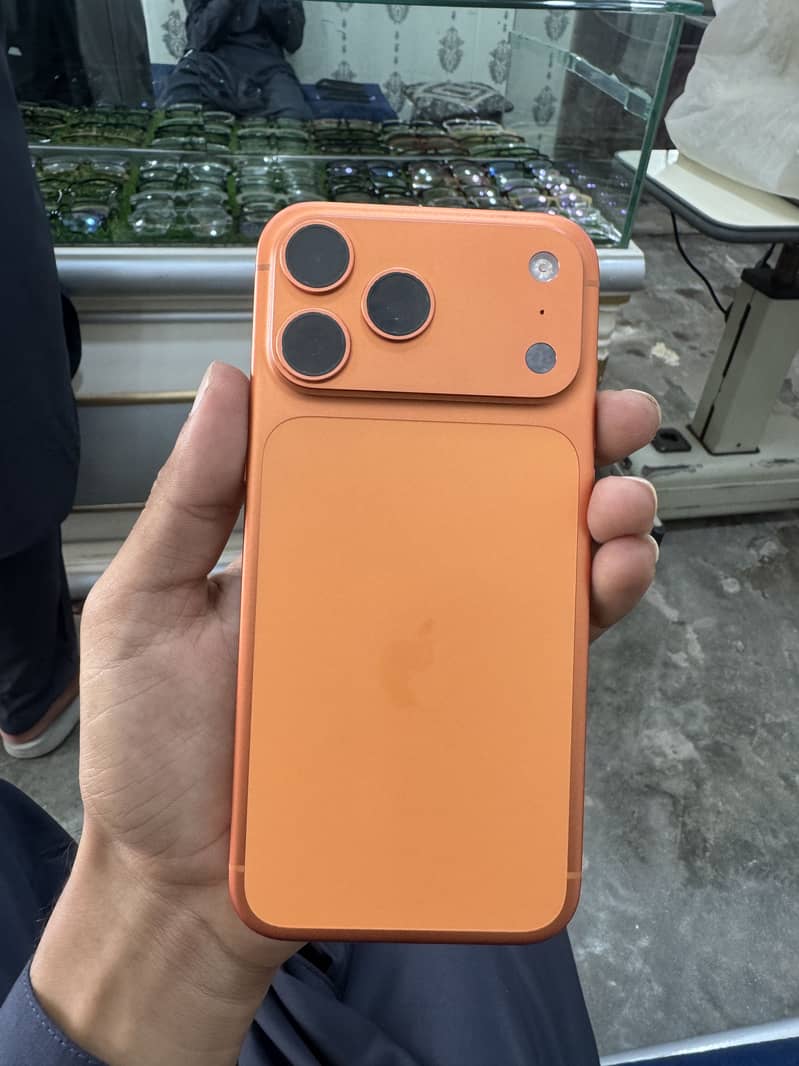 Apple iPhone 17 Pro Max 4