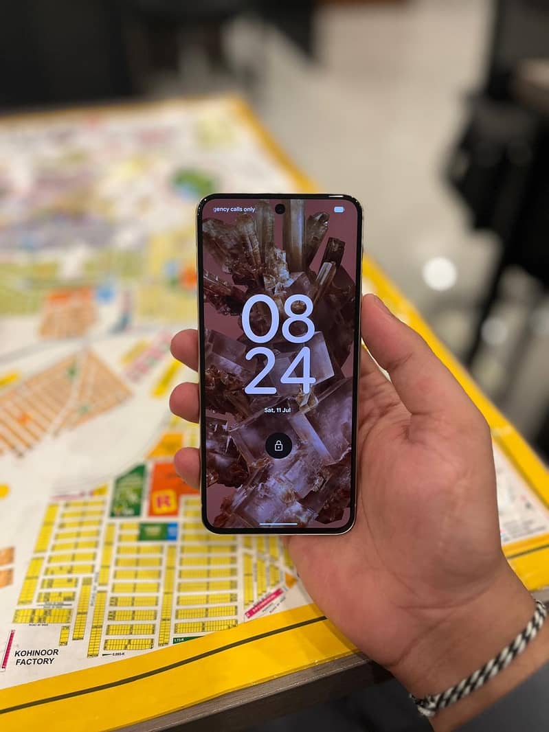 Google Pixel 8 4