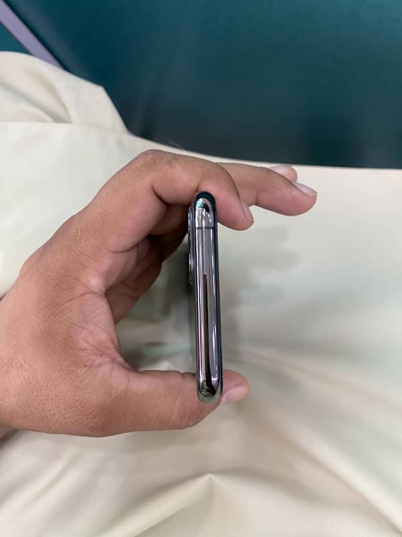 Apple iPhone 11 Pro 1