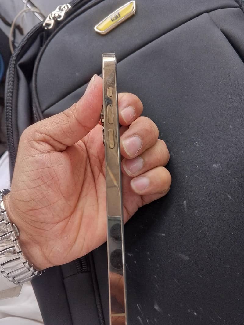 Apple iPhone 14 Pro Max 3