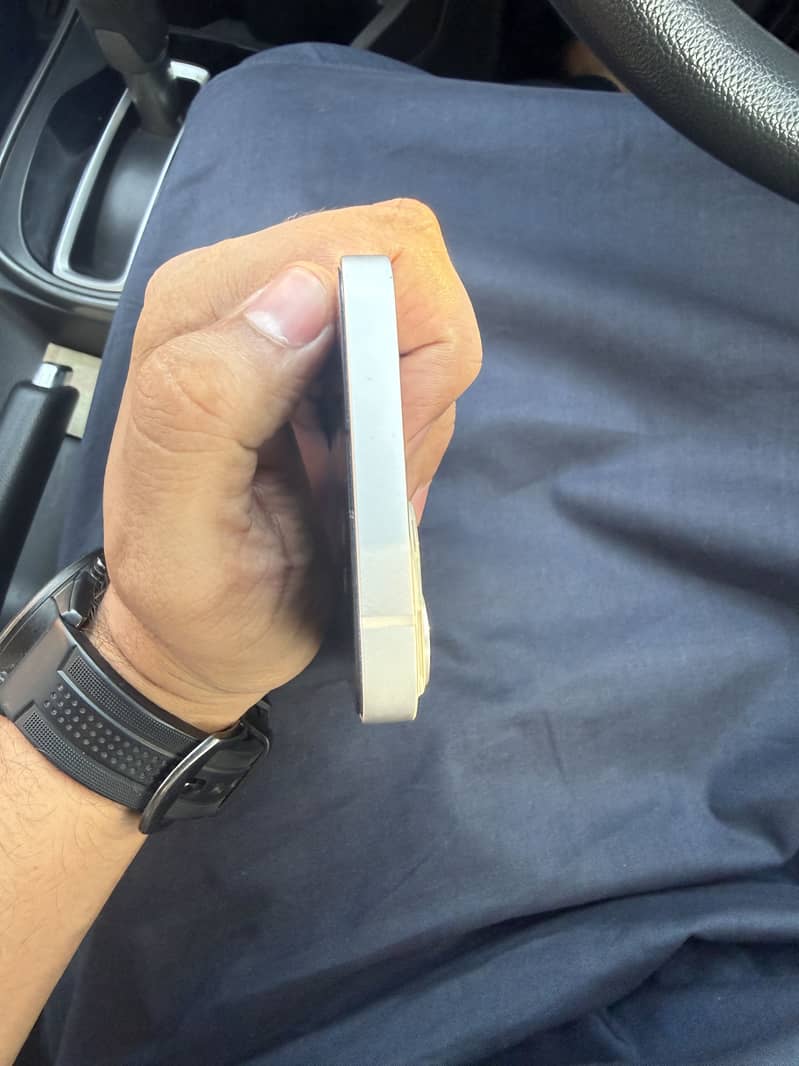 Apple iPhone 13 5