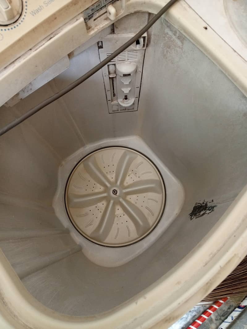 Used Washing machine, 1