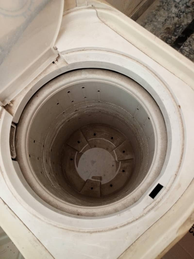 Used Washing machine, 2