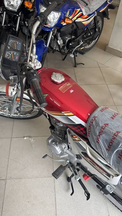 June 30 ko Lia tha brand new hia cg125 simple chrome edition