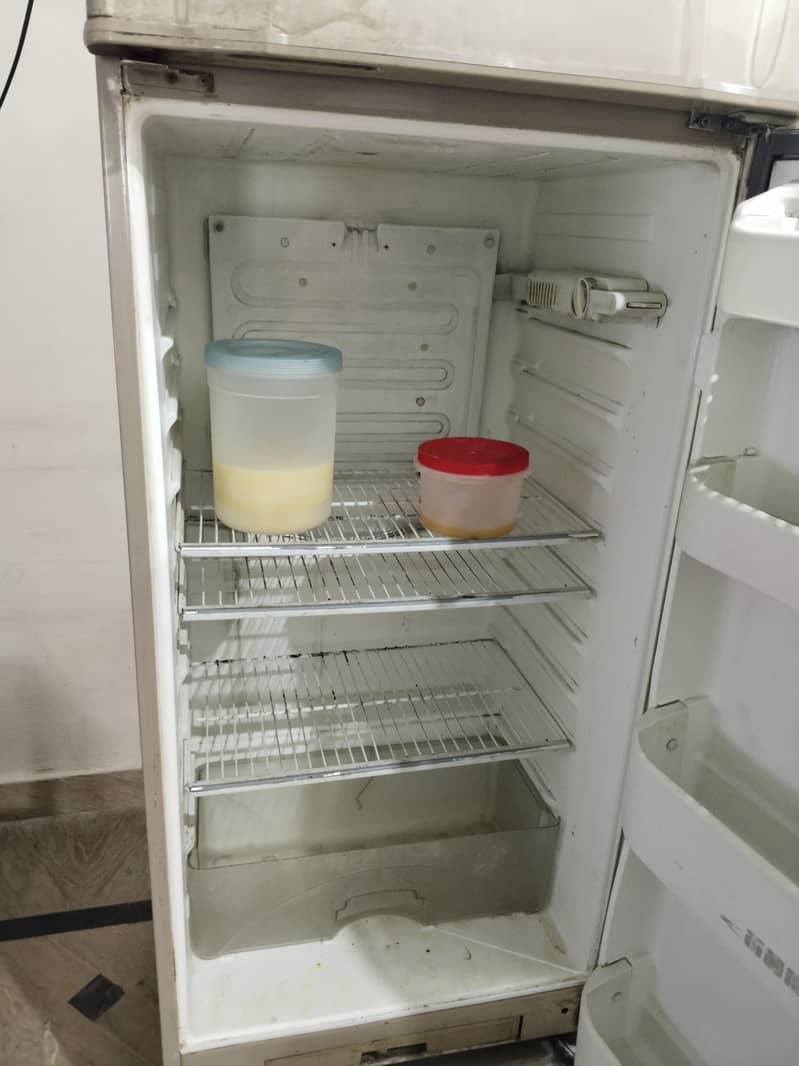 REFRIGERATOR 1