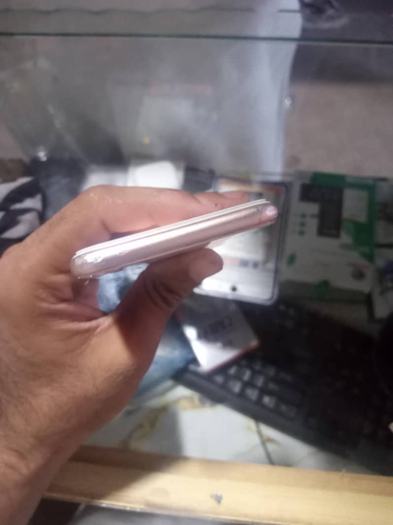 Apple iPhone 8 3