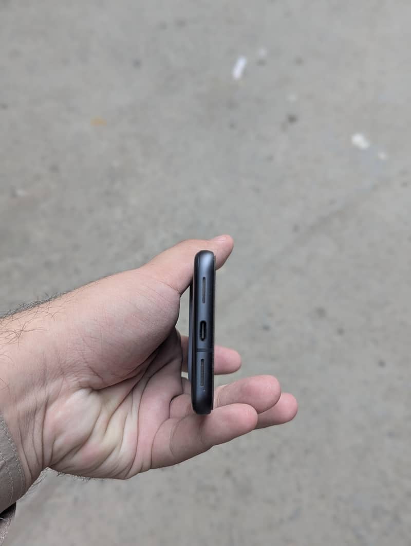 Google Pixel 8 4