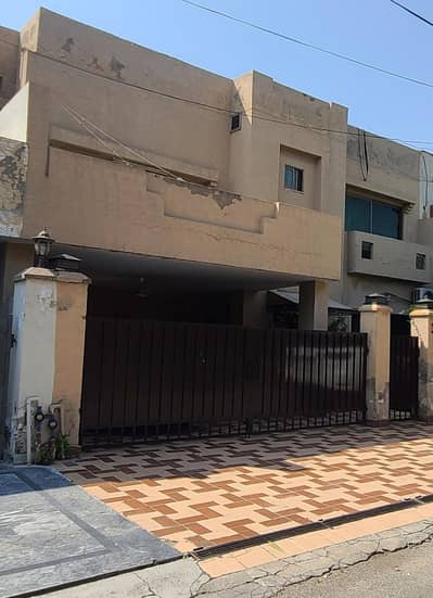 10 Marla Beautiful House For Sale in Askari 10 Lahore