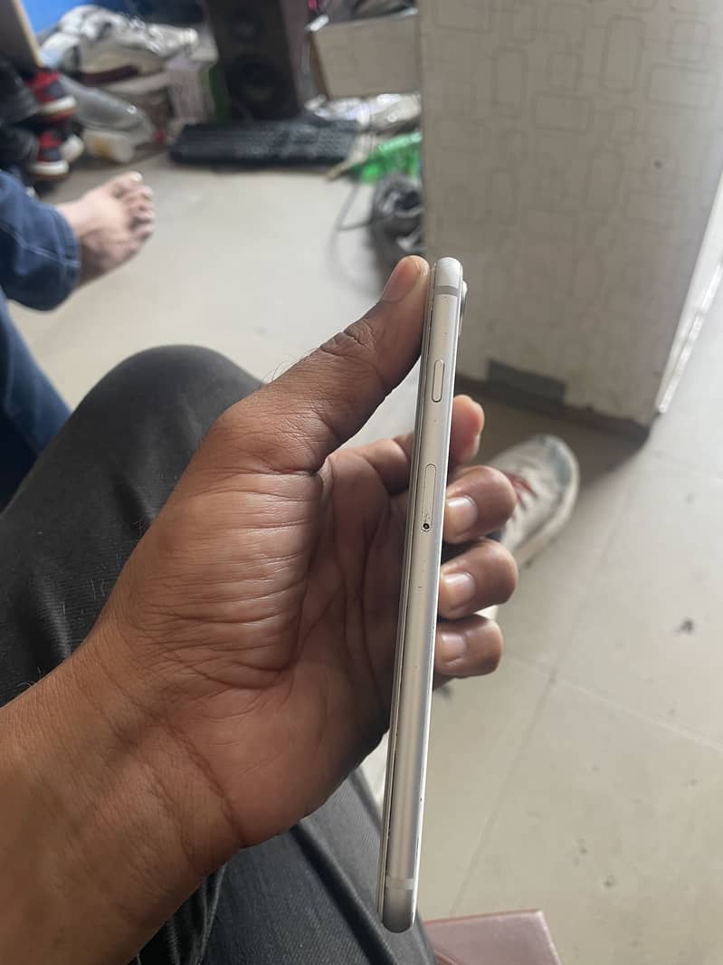 iPhone 8plus256 4