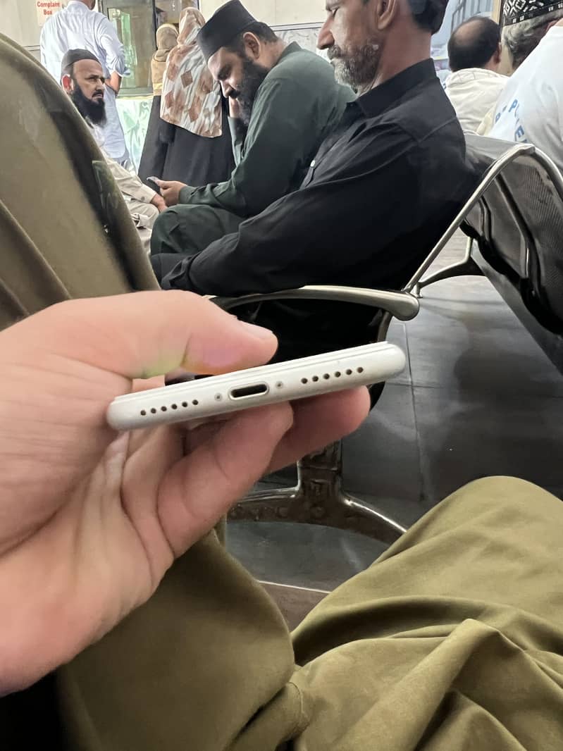 Apple iPhone 8 0