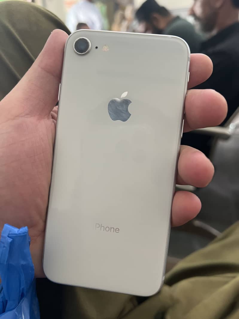 Apple iPhone 8 3