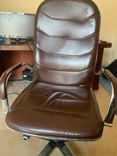 1 Executive Table and 2 Executive chairs for sale