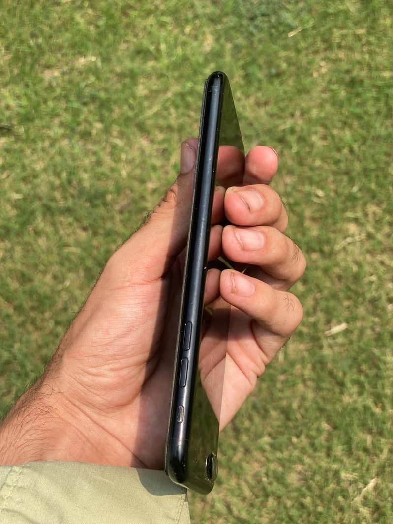 Apple iPhone 7 Plus 6