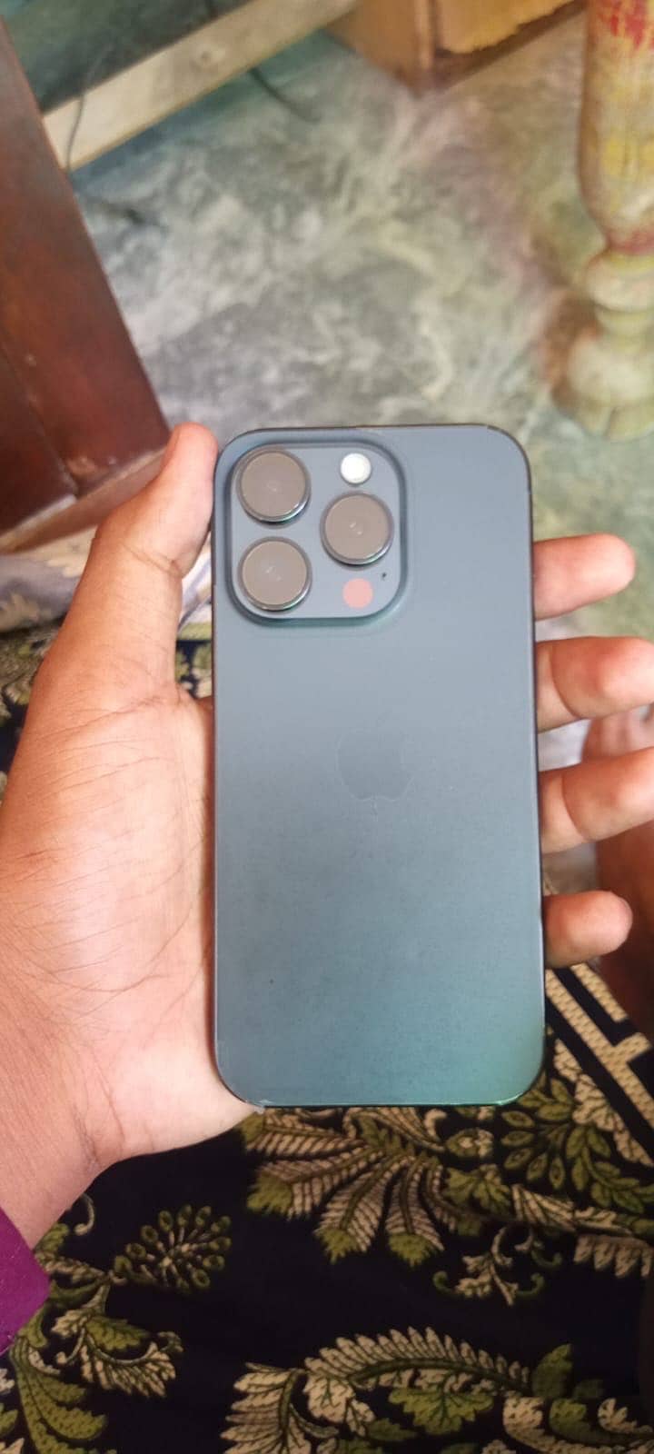 Apple iPhone 15 Pro 1