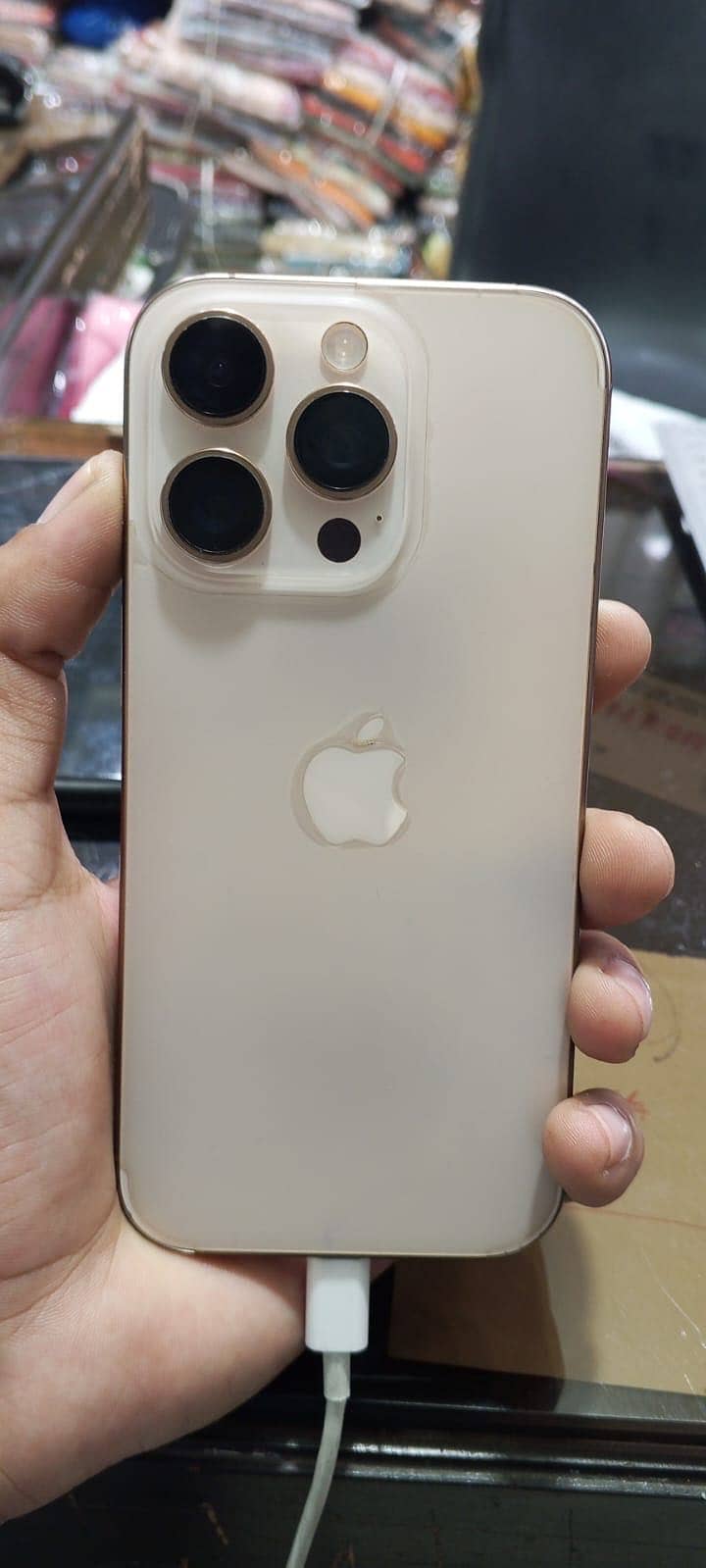 Apple iPhone 16 Pro 1