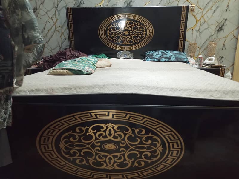 1 bed 2 side table. 1 dressing 0