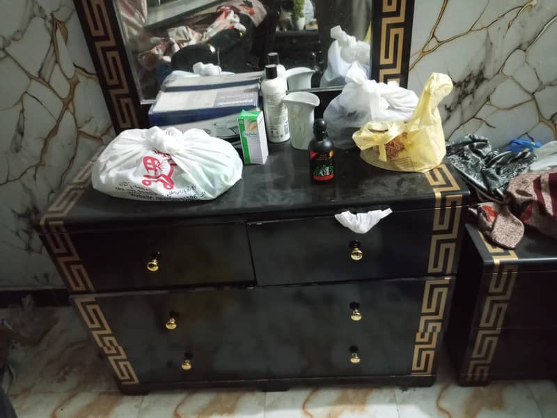 1 bed 2 side table. 1 dressing 1
