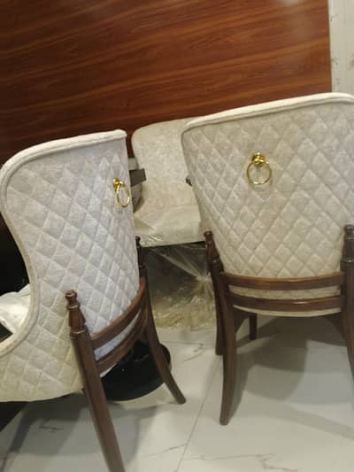 dinning table with 6 chairs