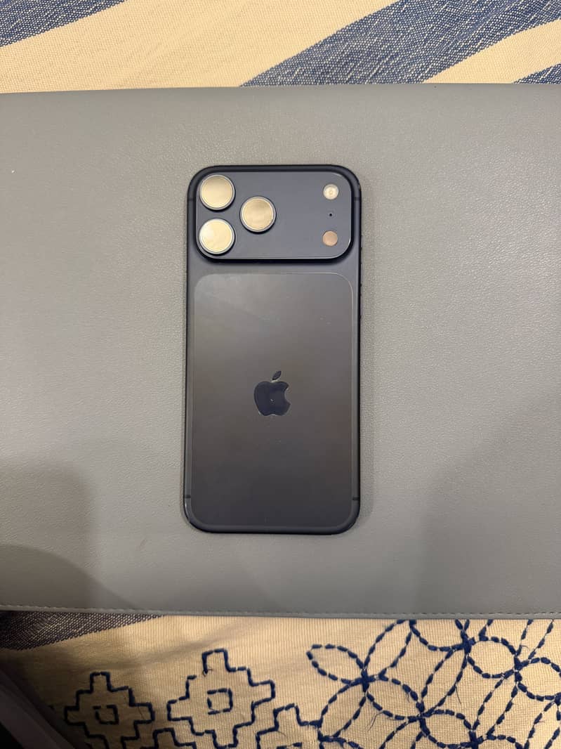 Apple iPhone 17 Pro Max 0