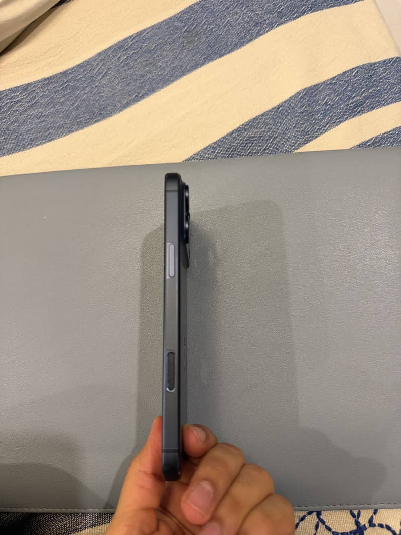 Apple iPhone 17 Pro Max 4
