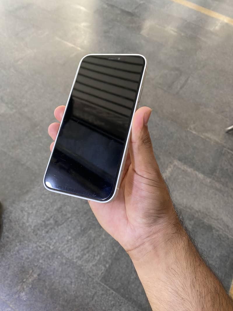 Apple iPhone XR 4