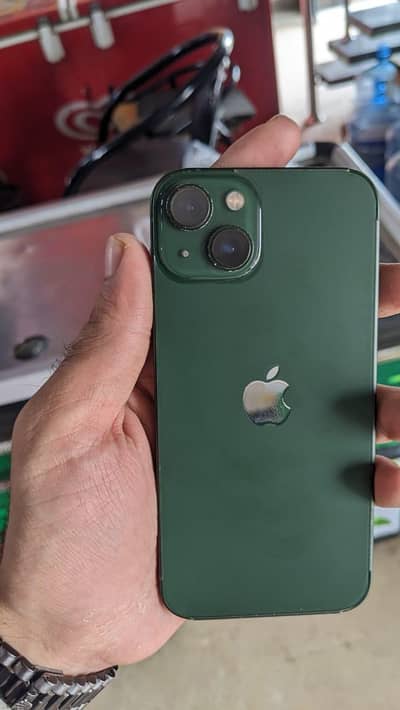 Apple iPhone 13