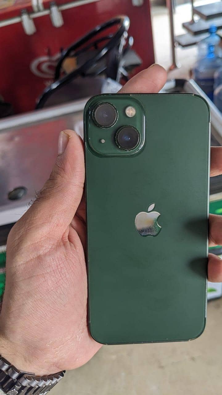 Apple iPhone 13 0