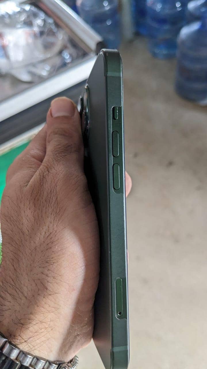 Apple iPhone 13 1