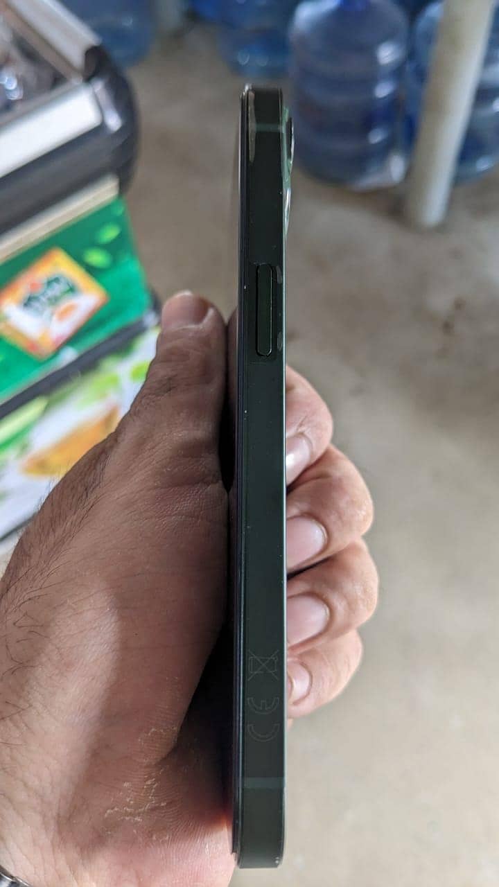 Apple iPhone 13 2