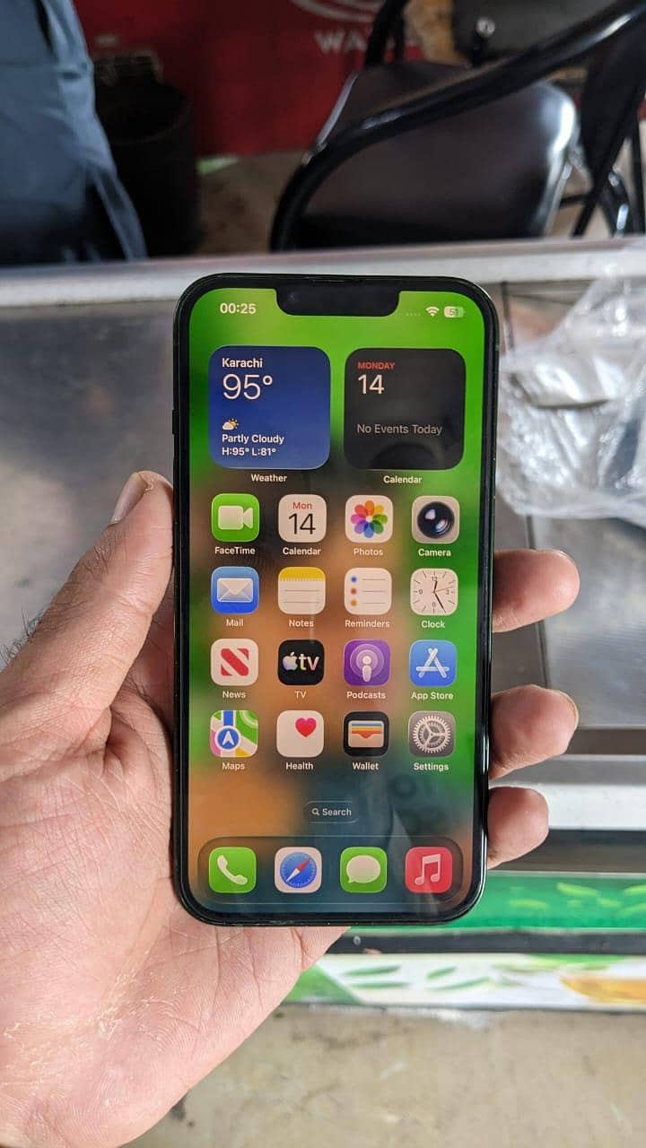 Apple iPhone 13 5