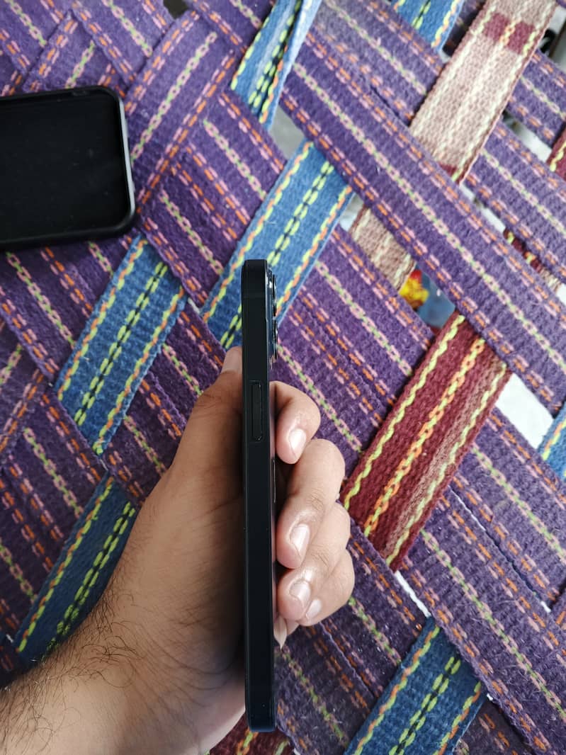 Apple iPhone 13 3