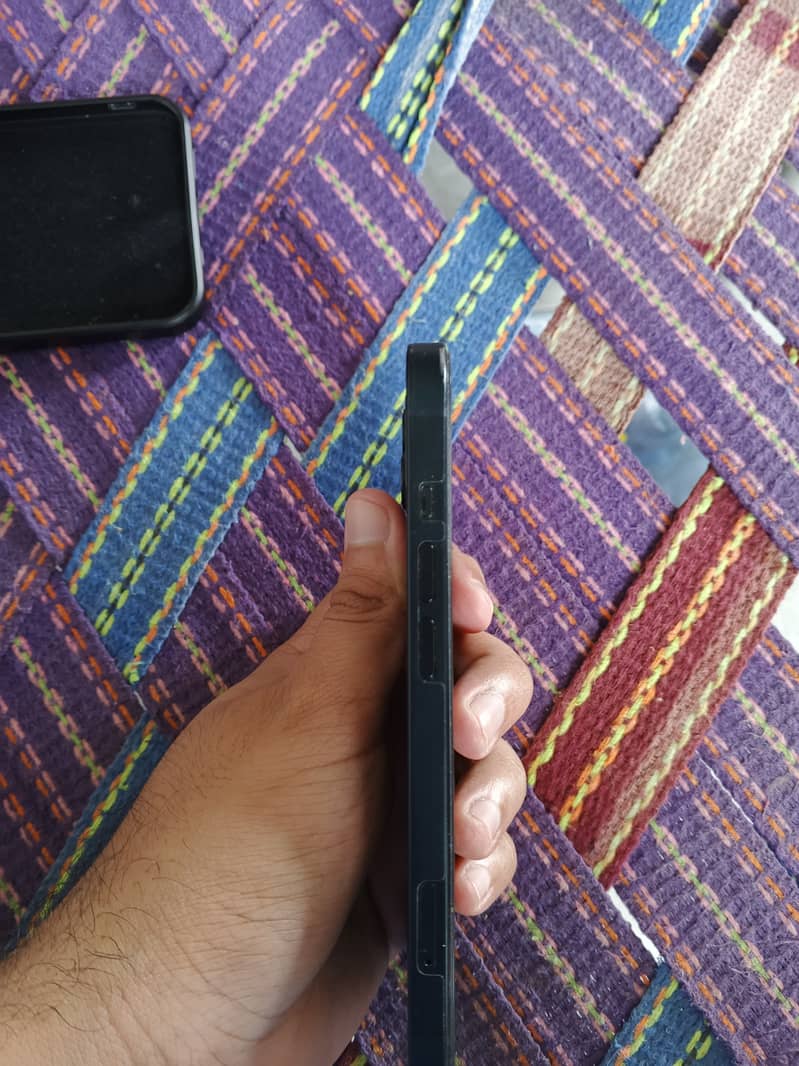 Apple iPhone 13 4