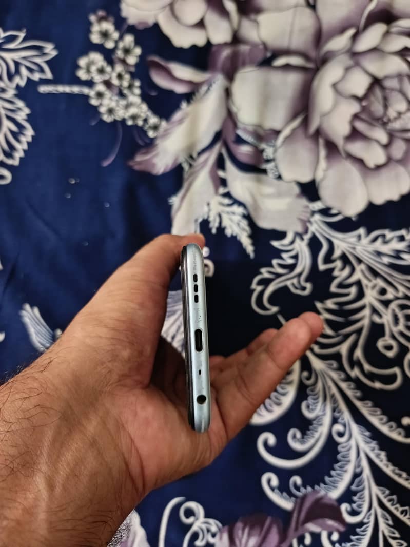 OPPO A76 1