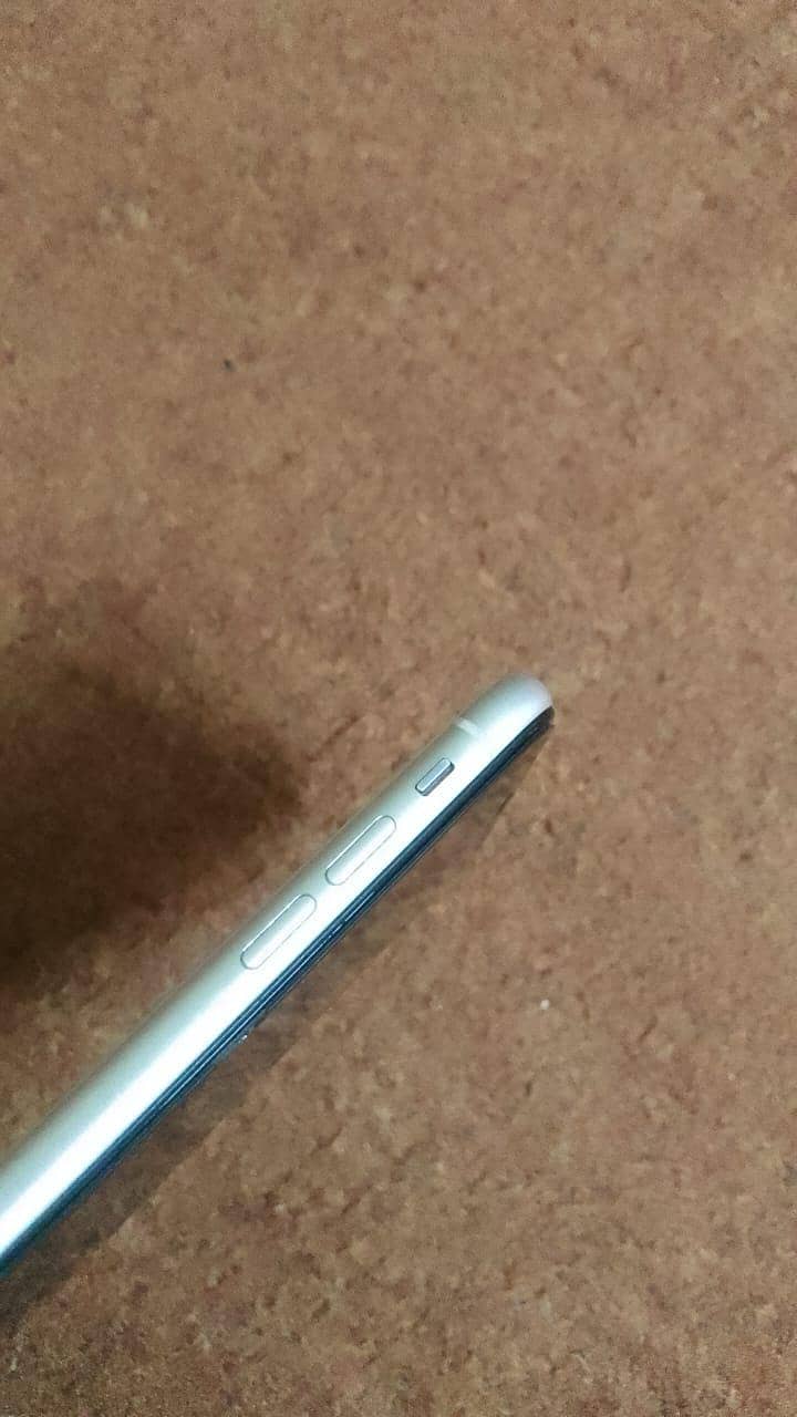 Apple iPhone 11 7