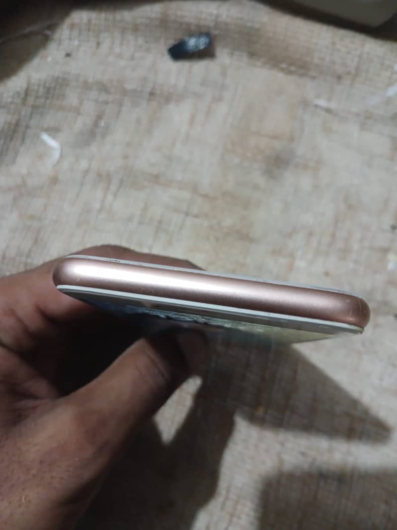 Apple iPhone 8 0