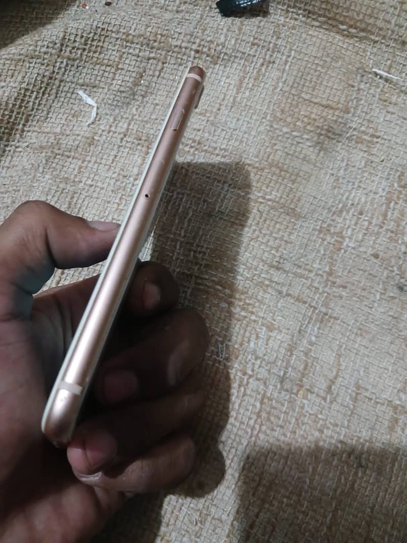 Apple iPhone 8 1