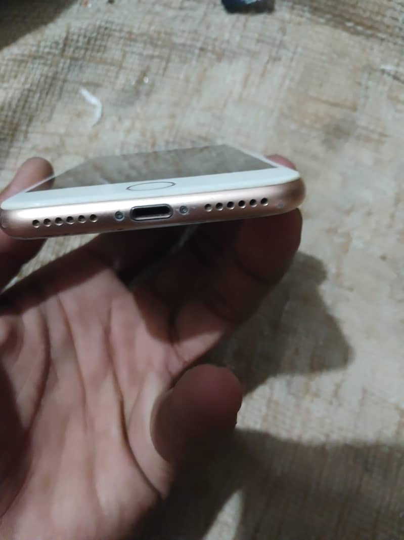 Apple iPhone 8 3