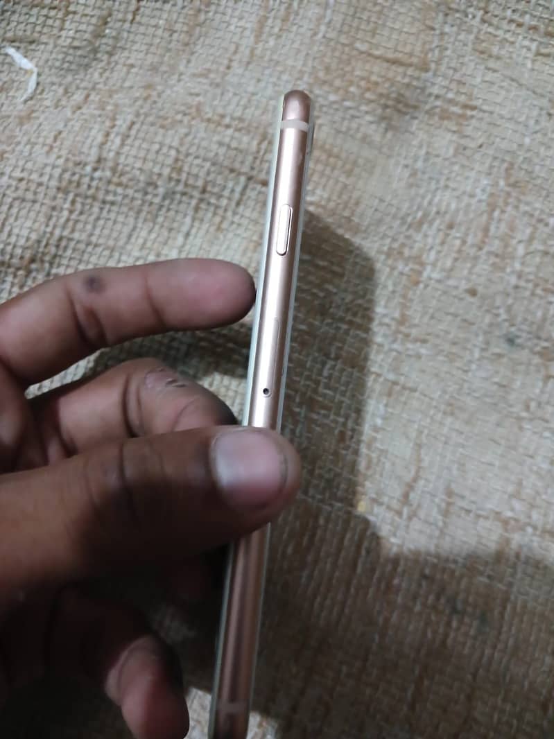 Apple iPhone 8 4