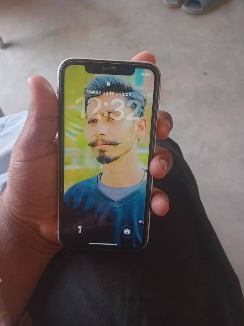 Apple iPhone 11 4