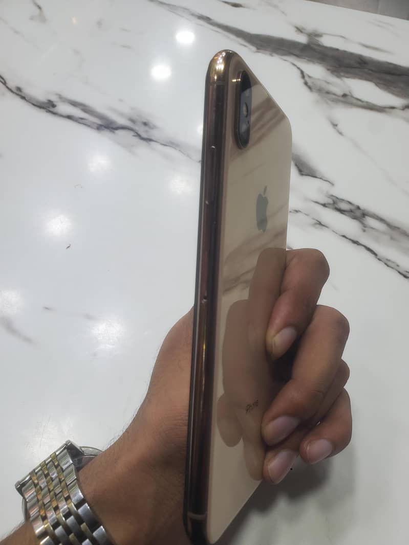 Apple iPhone XS Max 5