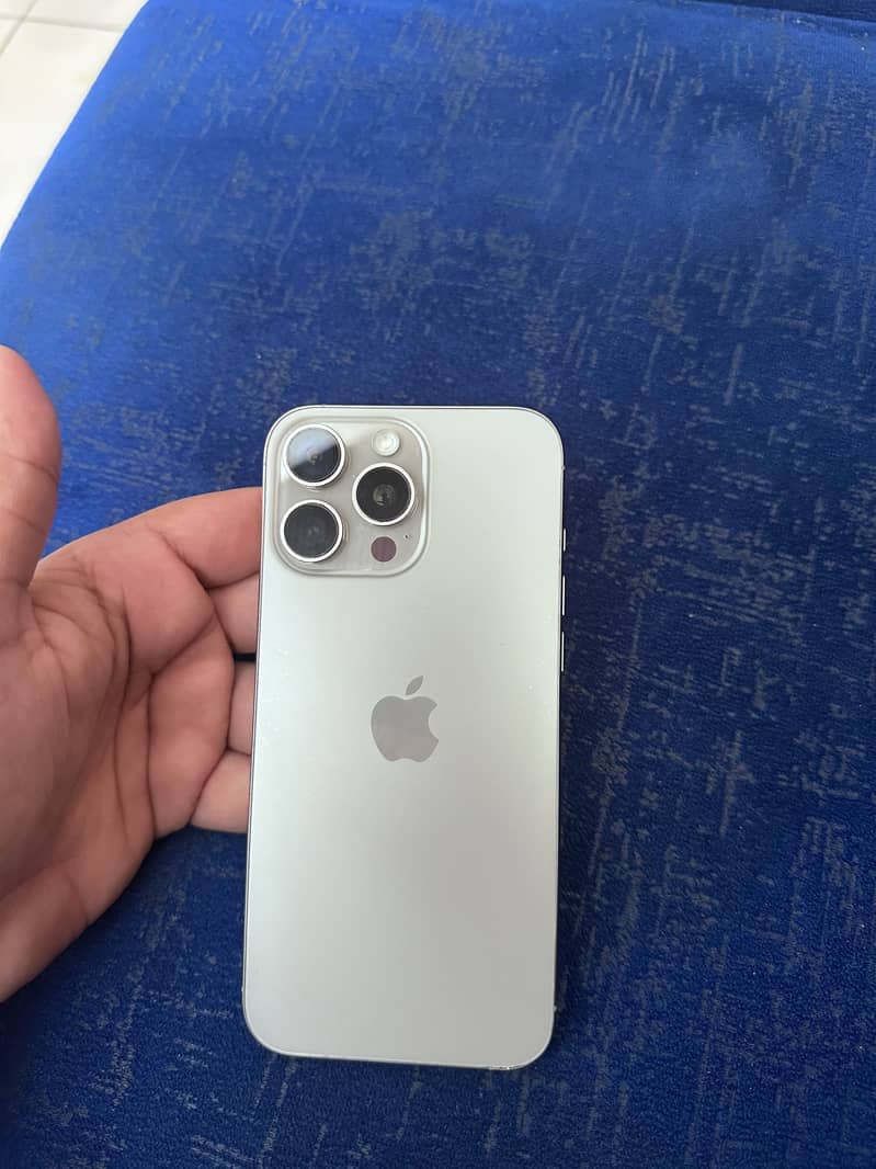 Apple iPhone 16 Pro Max 0