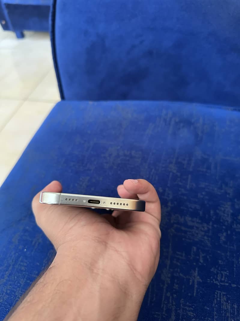 Apple iPhone 16 Pro Max 4