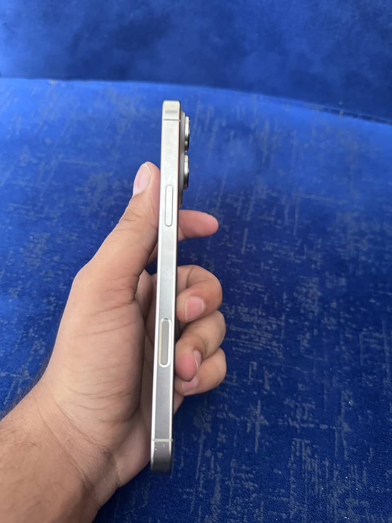 Apple iPhone 16 Pro Max 5